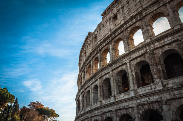 o coliseu - gladiator rome italy sunlight - fotografias e filmes do acervo