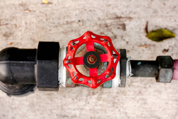 istock Water shut off valve Red 971610852