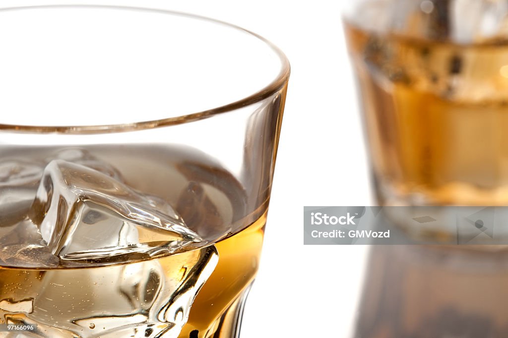 Whisky en las rocas - Foto de stock de Azul libre de derechos