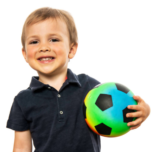 kleiner junge posiert mit seiner fußball-ball - soccer child indoors little boys stock-fotos und bilder
