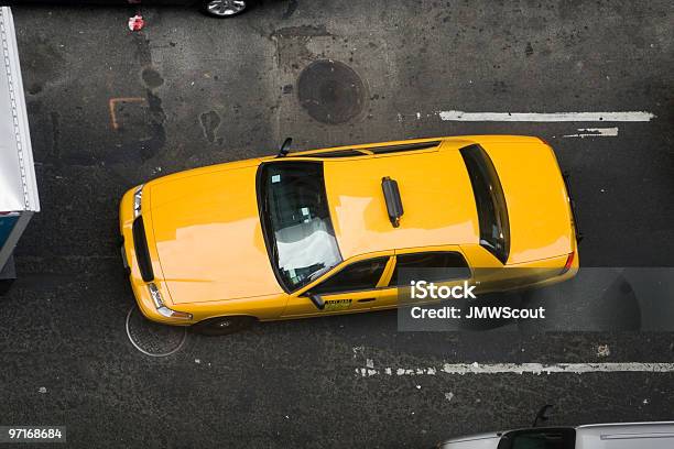 Taxi Dallalto - Fotografie stock e altre immagini di Taxi - Taxi, Veduta dall'alto, Giallo