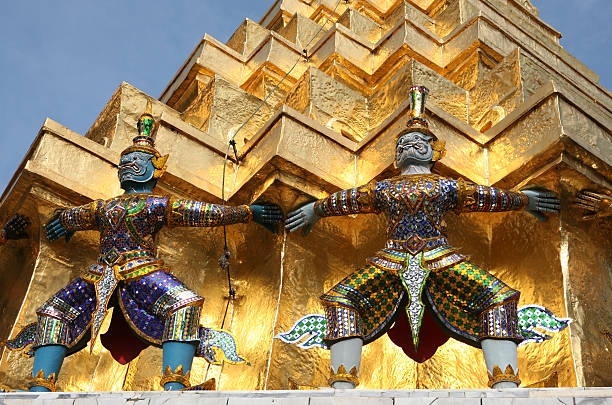 золотой pagoda, bankog - telamon стоковые фото и изображения