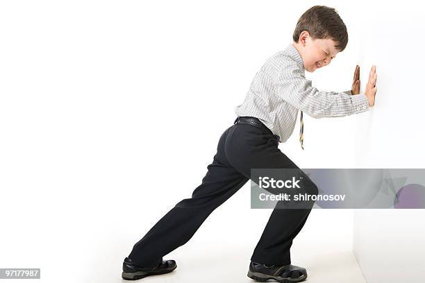 Difícil Tarea Foto de stock y más banco de imágenes de Empujar - Empujar, Niño, Pared