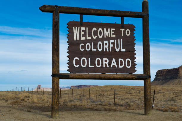 istock Welcome toi Colorado sign 971813238