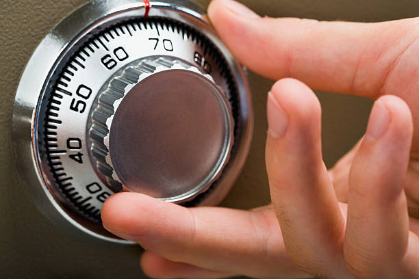 búsqueda de código - combination lock fotos fotografías e imágenes de stock