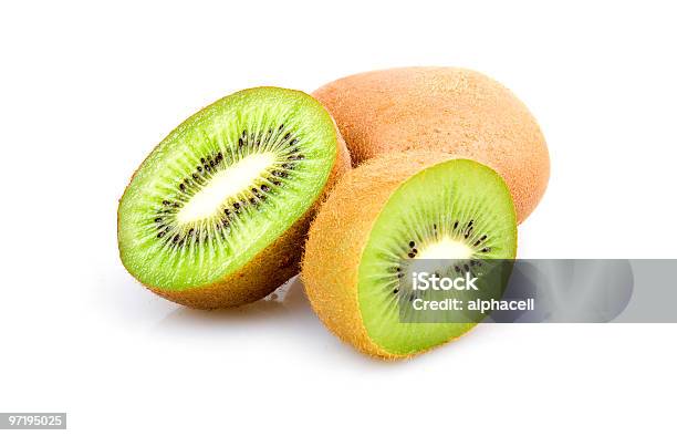 Maturo A Fette Frutta Kiwi Isolato - Fotografie stock e altre immagini di Alimentazione sana - Alimentazione sana, Arrangiare, Bianco