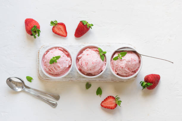istock Strawberry ice cream 971955668