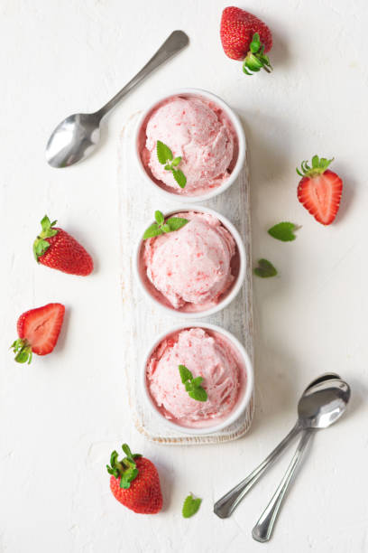 istock Strawberry ice cream 971958458