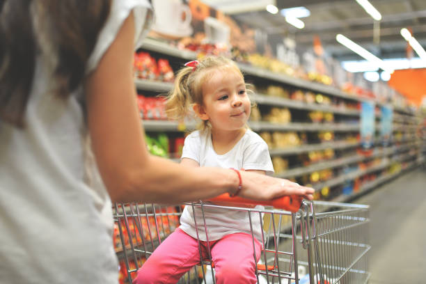 istock A quick mom with a daughter in a supermarket 972007174