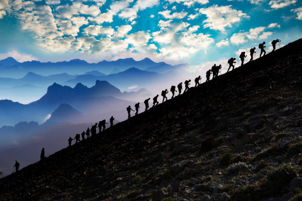 spektakuläre bergsteigen, aktivität und programm - alpin stock-fotos und bilder