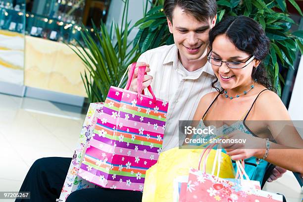 Sorpresa Foto de stock y más banco de imágenes de A la moda - A la moda, Adicto a las compras, Adulto