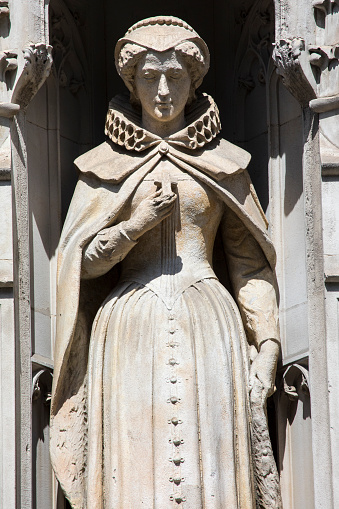 Estatua de la reina Mary de Escocia en Londres, Reino Unido photo