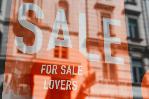 istock for sale lovers 972083496