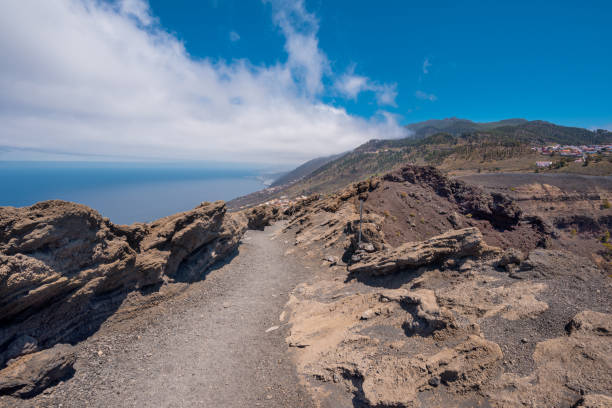 vulcano san antonio nell'isola di la palma, isole canarie, spagna. - travel la palma canary islands san antonio foto e immagini stock