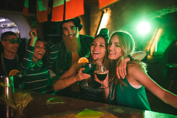 happy multi-ethnic friends in costumes partying on saint patrick's day - irish culture beer drinking pub imagens e fotografias de stock