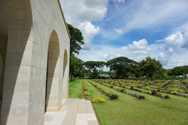 태국에서 칸 차나 부리 전쟁 묘지 (돈 락) - kanchanaburi province sky cemetery thailand 뉴스 사진 이미지