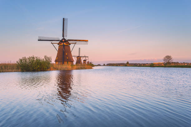 kinderdijk rotterdam holanda meridional holanda europa - alblasserwaard fotografías e imágenes de stock