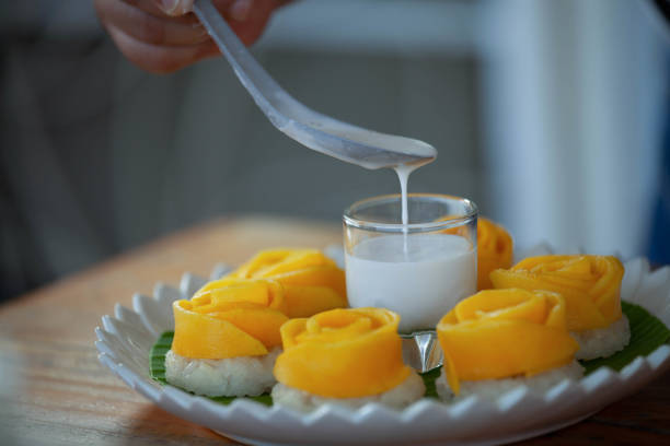 Including the process of refill coconut cream on small galss