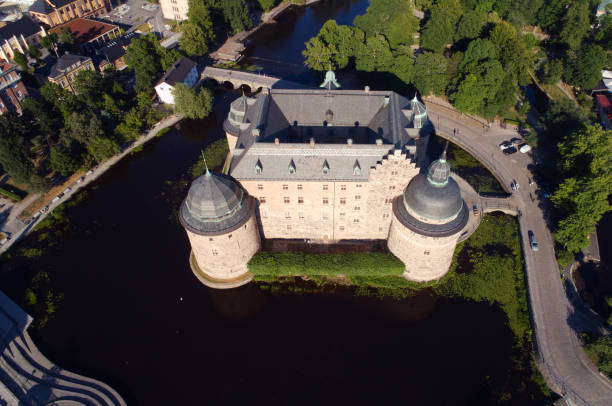 flygfoto över örebro slottet - örebro bildbanksfoton och bilder