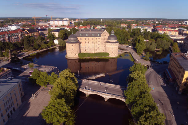 flygfoto över örebro slottet - örebro slott bildbanksfoton och bilder