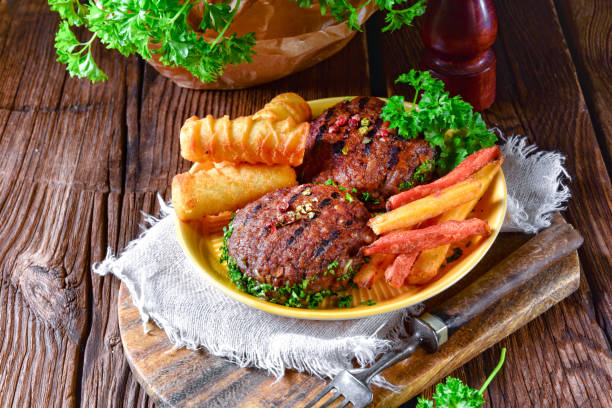 proiettili alla griglia con crocchette e verdure - patty pan foto e immagini stock