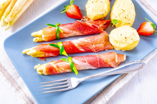 istock asparagus ham rolls with strawberries and hollandaise 972557170