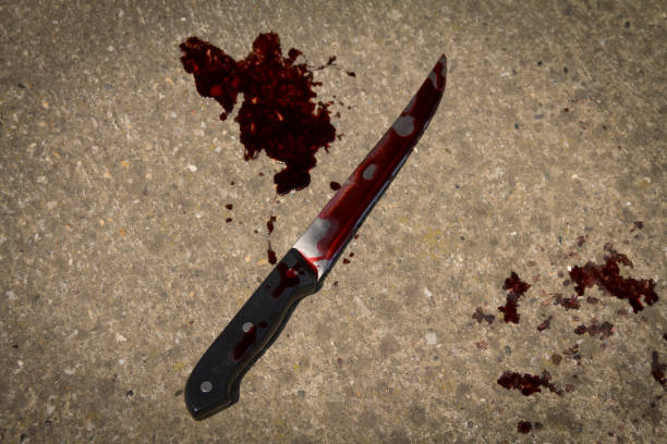 Bloody knife on the floor He was found at the crime scene knife crime photos stock pictures, royalty-free photos & images