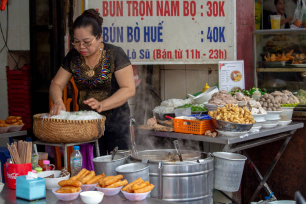 étal de marché alimentaire hanoi - asian cuisine food asian ethnicity vietnamese cuisine photos et images de collection