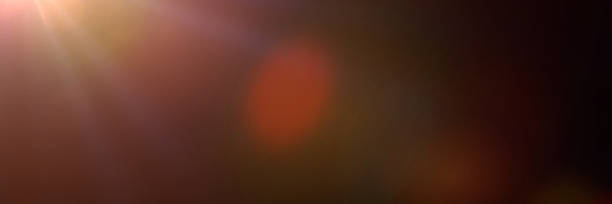 主にオレンジ色と黒の背景バナーの前でボケ味を持つ赤の色合いの画面レンズ フレア効果オーバーレイ テクスチャをオフ - collage digital composite textured nature ストックフォトと画像