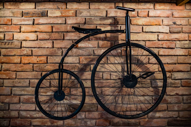istock retro bike on the wall 972965178