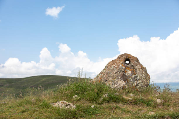 아르메니아 스톤헨지 사이트 karahunj 라고합니다. - european culture megalith observatory rock 뉴스 사진 이미지