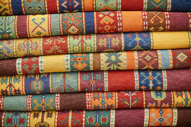 ковры и ковры - rug shop стоковые фото и изображения