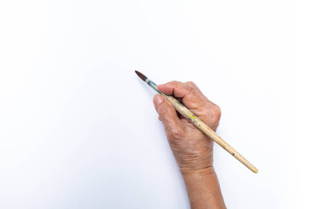 dipinto a mano della donna anziana con pennello isolato su sfondo bianco - artists canvas foto e immagini stock