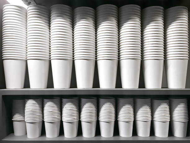 стек кофейных чашек - coffee cup cup disposable cup take out food стоковые фото и изображения