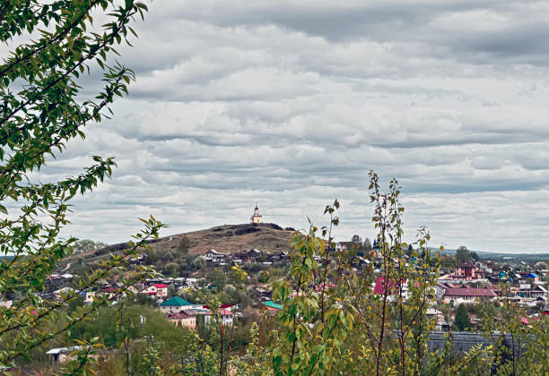 widok na miasto niżny tagil ze szczytu góry - fox network zdjęcia i obrazy z banku zdjęć