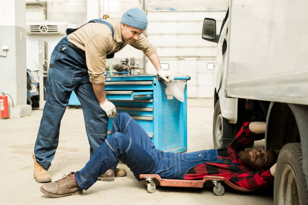 istock Technicians Repairing Truck 973519536