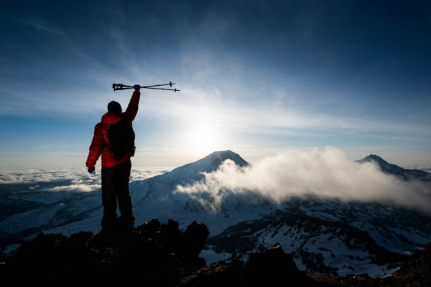 sukces na szczycie odkryć - mountain mountain climbing climbing snow zdjęcia i obrazy z banku zdjęć