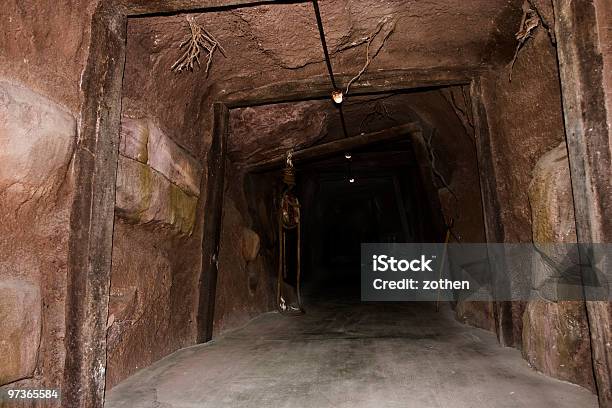 Túnel De Mina - Fotografias de stock e mais imagens de Campo agrícola - Campo agrícola, Cavar, Comboio de Metropolitano