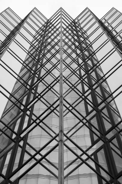 modern building abstract background pattern - symmetry black and white architecture contemporary imagens e fotografias de stock