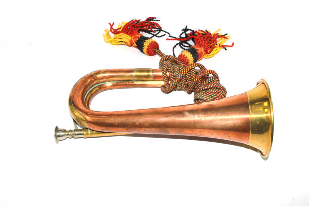 ein messing und kupfer kleine bugle instrument auf weißem hintergrund - brass instrument trumpet classical music flugelhorn stock-fotos und bilder