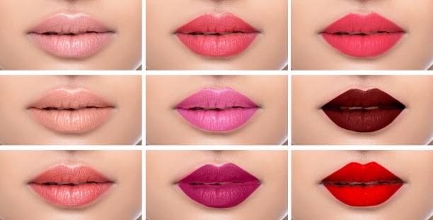 uppsättning eller collage kvinnliga läppar med olika färg på läppstift på kvinnliga läpparna. - lipstick bildbanksfoton och bilder