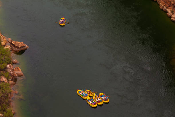 рафтинг по реке колорадо. - rafting white water rafting river colorado стоковые фото и изображения