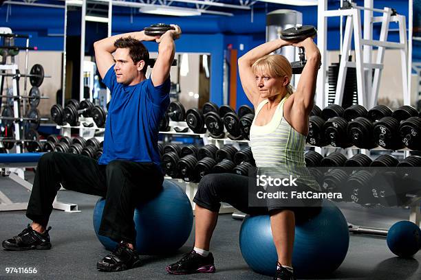 Photo libre de droit de De Dentraînement banque d'images et plus d'images libres de droit de Adulte - Adulte, Bleu, Body building