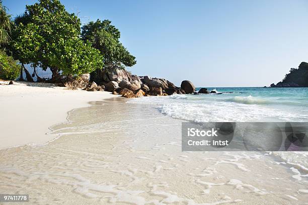 Pequena Praia Remoto - Fotografias de stock e mais imagens de Ao Ar Livre - Ao Ar Livre, Areia, Atividade Recreativa