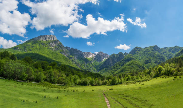 nationalpark abruzzen, latium und molise (italien) - lazio stock-fotos und bilder