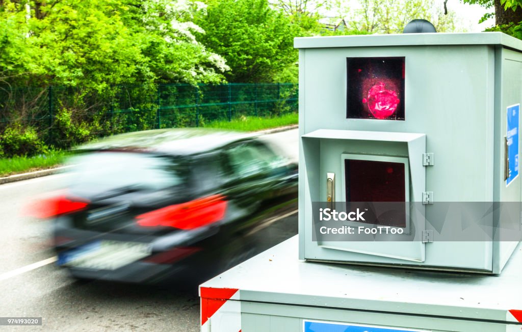 moderní rychlostní past - Bez autorských poplatků Dálnice - Silnice Stock fotka moderní rychlostní past - Bez autorských poplatků Dálnice - Silnice Stock fotka