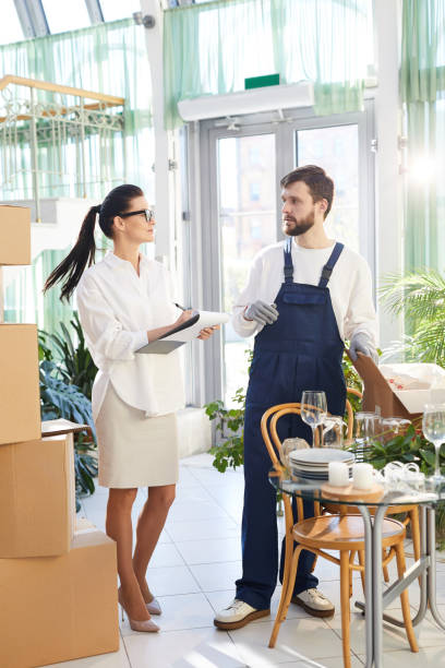 istock Event manager talking to delivery mover 974198254