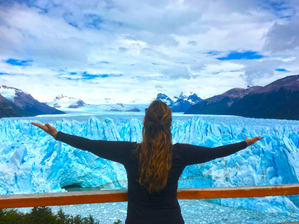 abrazando el glaciar moreno - patagonia el calafate horizontal argentina fotografías e imágenes de stock