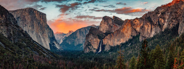 istock Yosemite Tunnel View at Sunset 974257434