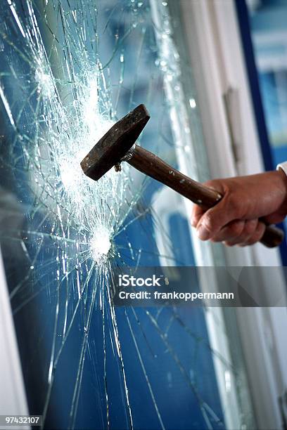 Burgundy Stockfoto und mehr Bilder von Fenster - Fenster, Zerstörung, Einbrecher